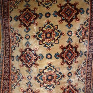 Hand loomed carpet